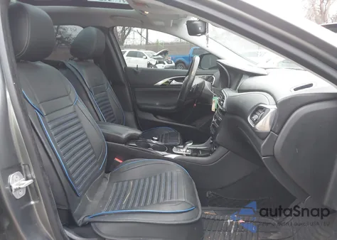 2017 Infiniti Qx30 Premium z USA, uszkodzony, nr VIN SJKCH5CP3HA027322